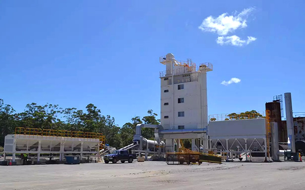 國內首臺環保型LB1000型瀝青攪拌站出口澳洲 